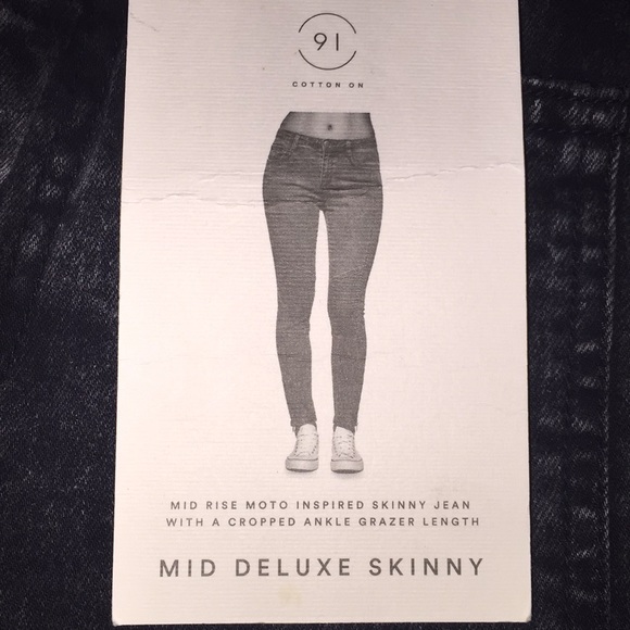 Cute acid washed moto jeans. - Picture 5 of 5